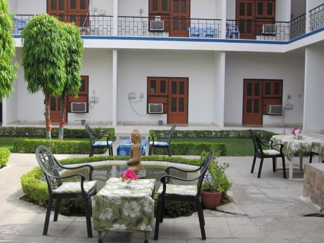 Hotel Surya Khajurāho Dış mekan fotoğraf